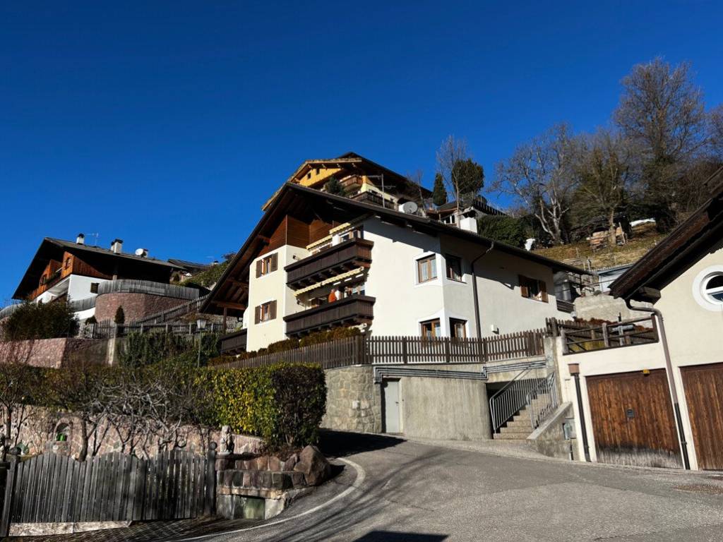 Affascinante appartamento ultimo piano con balcone, ampia soffitta e vista panoramica - Foto 1