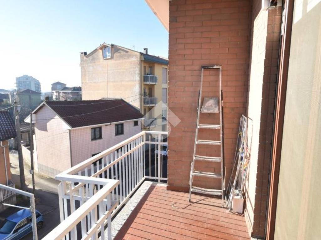 Balcone camera matrimoniale.