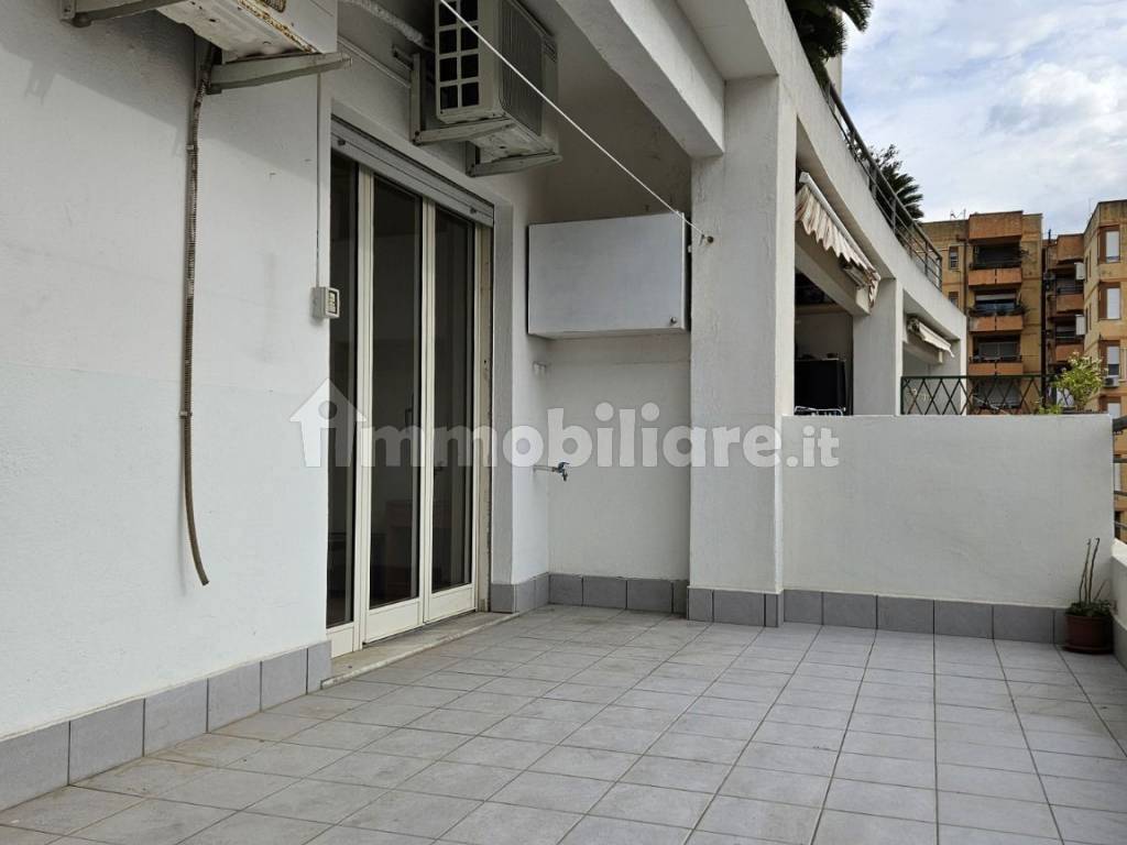 Rent Apartment Messina. 2room flat in via Eminario Estivo 22. Good