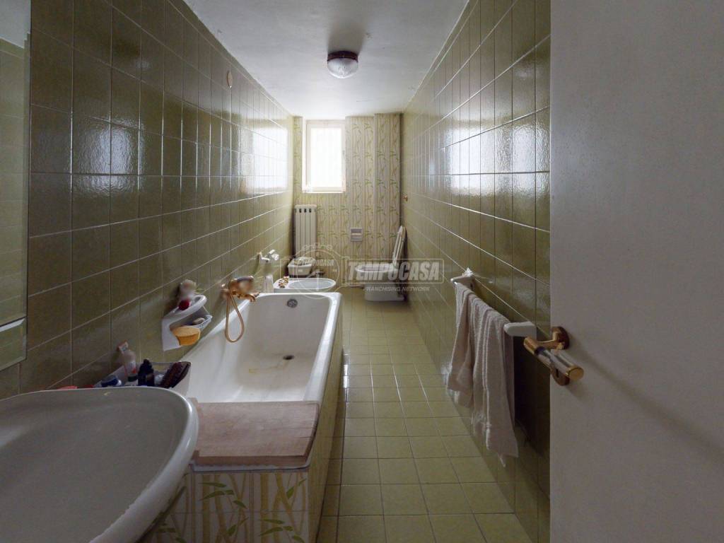 Via-Francesco-Lattanzio-75-Bathroom