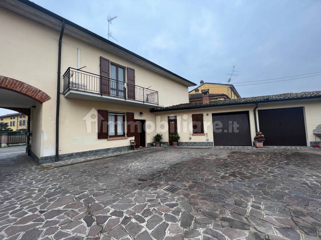 Vendita Villa Bifamiliare In Via Castagnino Secco Castelverde. Ottimo ...