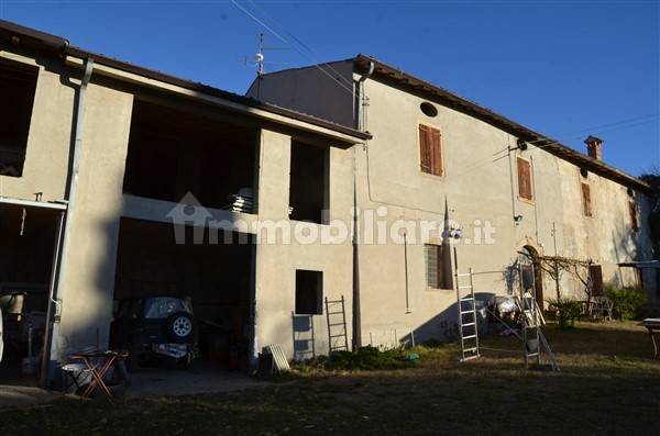 Rustico - Casale in vendita a Verona