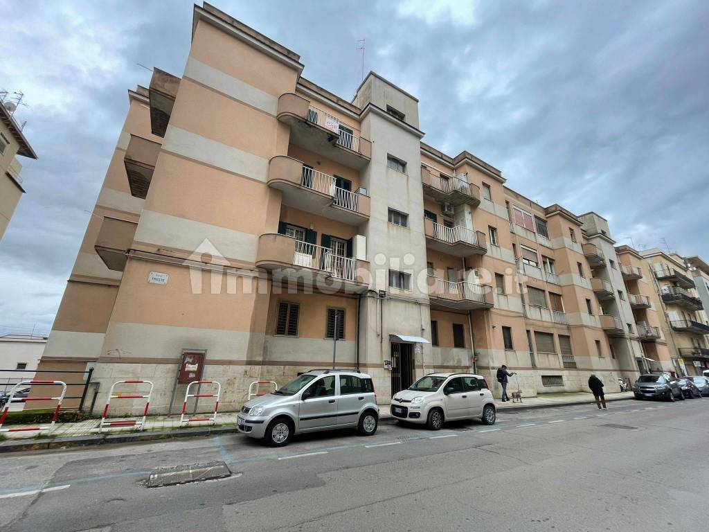 Rent Apartment Caltanissetta. 3room flat in viale Trieste 80