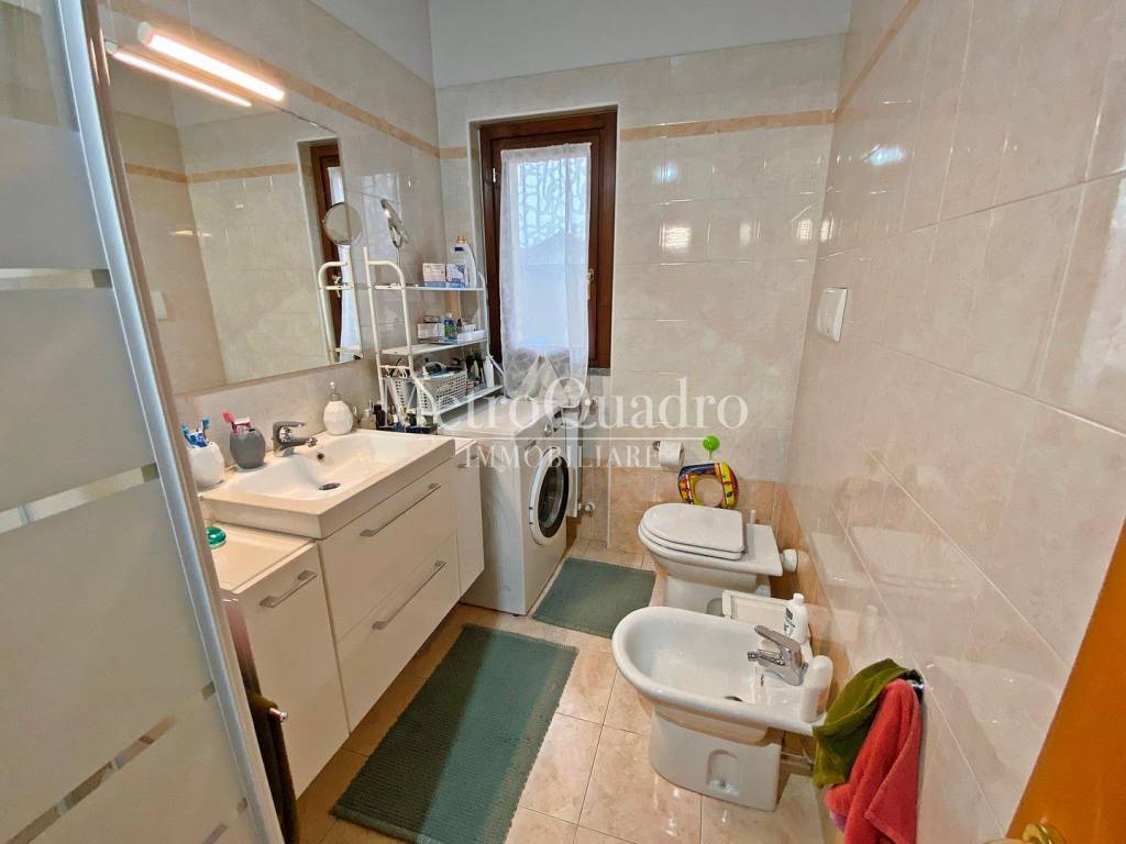 BAGNO DI SERVIZIO CON DOCCIA