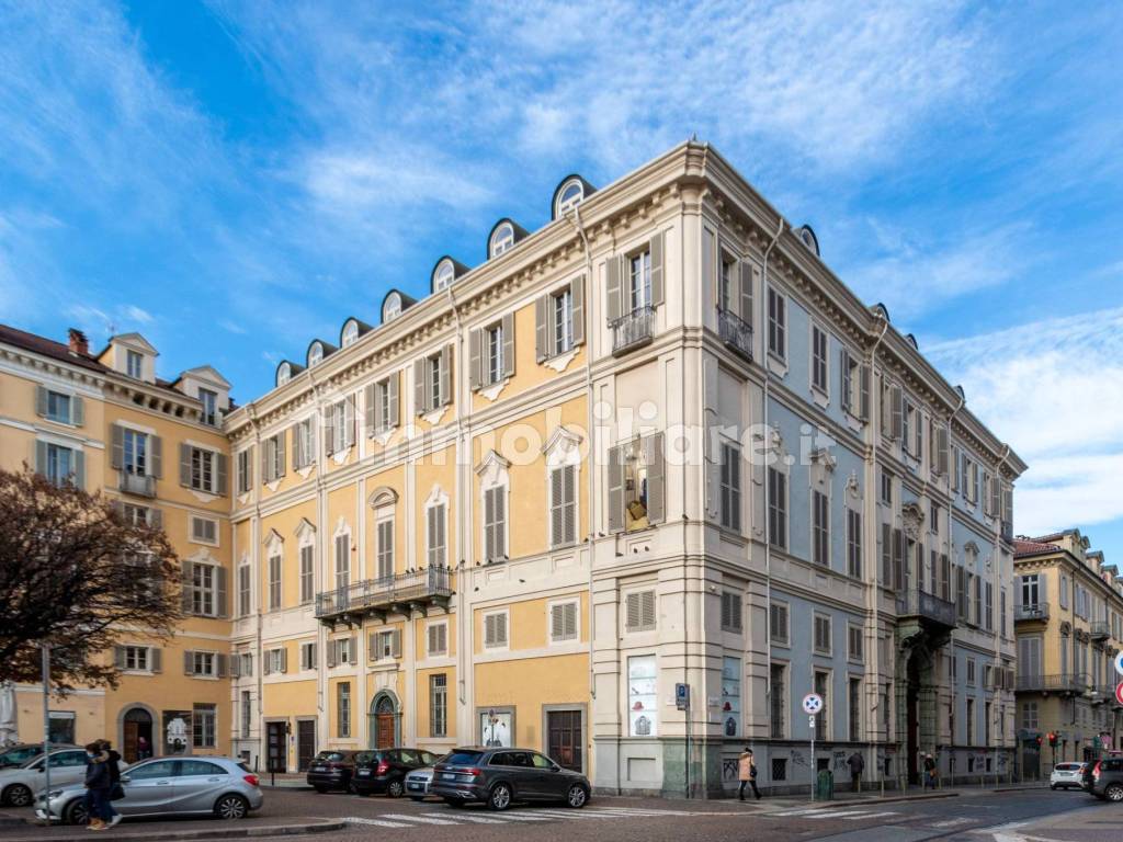 Rent Apartment Turin. 2room flat in via della Consolata 3. Excellent