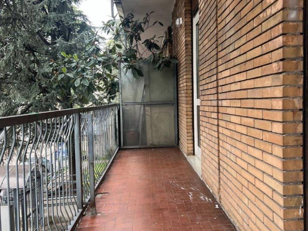 Affitto Appartamento Lissone. Trilocale in via Mentana 33. Ottimo stato, primo piano, con