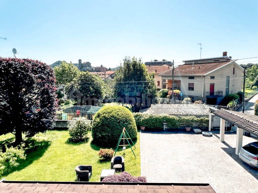 villa vendita gozzano giardino alto