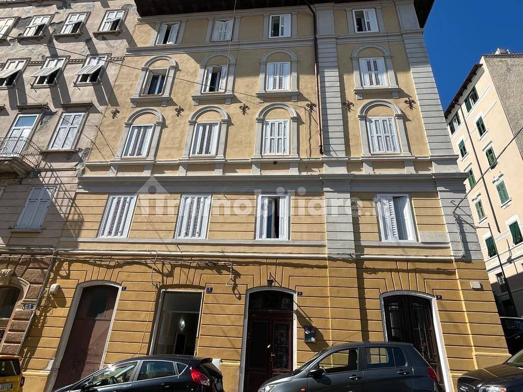 Rent Apartment Trieste. 2room flat in via della Fornace 1. Excellent