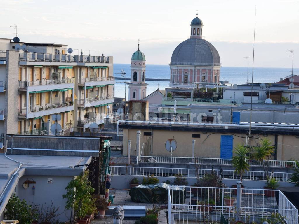 vista sul campanile di Pegli