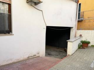 Cortile e garage