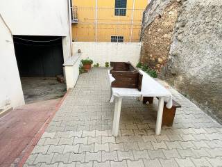 Cortile e garage