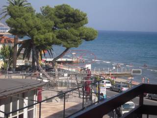 TRILOCALE  VISTA MARE VICINO ALLA SPIAGGIA  