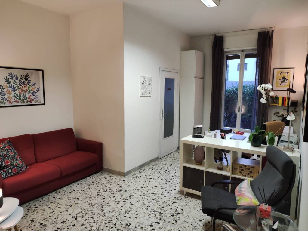 Rent Apartment Bologna. 2room flat in via Riva di Reno. Good condition