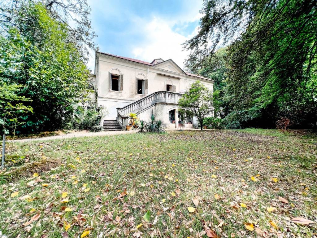 villa vendita romagnano esterno1