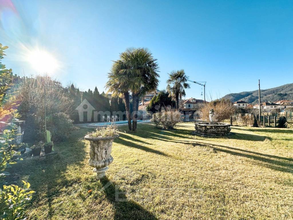 appartamento vendita borgosesia giardino
