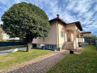 Foto - Vendita villa con giardino, Domaso, Lago di Como