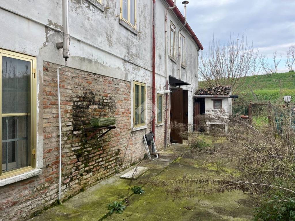 Vendita Terratetto plurifamiliare in piazza Fetonte 8 Ferrara. Da ...