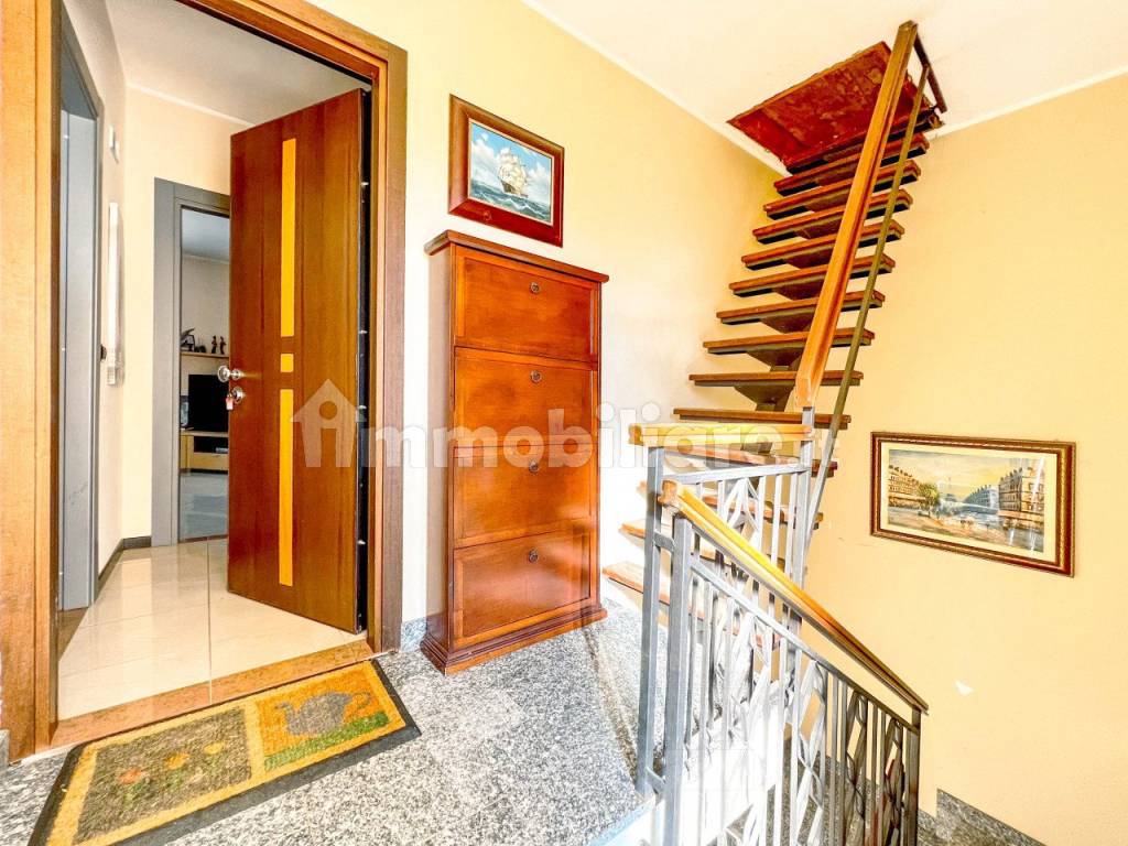 014__casa-vendita-san-aurizio-opaglio-pianerottolo.jpg