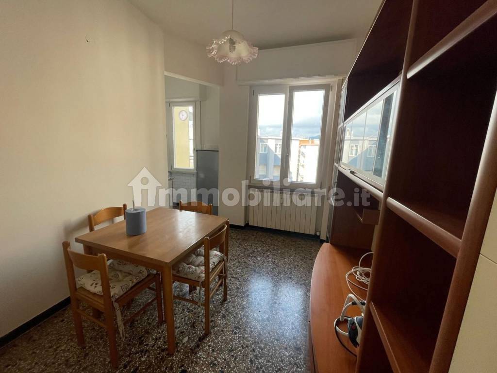 Rent Apartment Savona. 3room flat in via Nizza 30. Good condition, fourth floor, with balcony