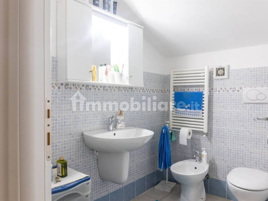 Bagno zona sottotetto