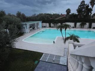 Piscina con vista invernale