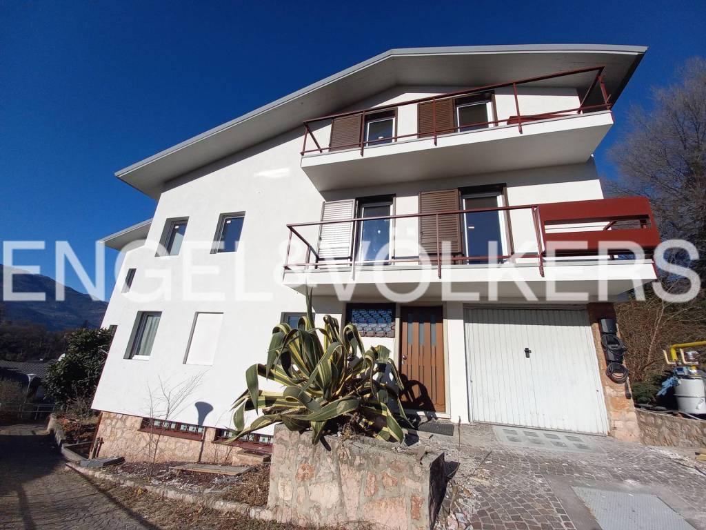 Vendita Villa a schiera in via del Pra dei Frati 9 Trento. Ottimo stato,  posto auto, con terrazza, riscaldamento centralizzato, 240 m², rif.  108596017