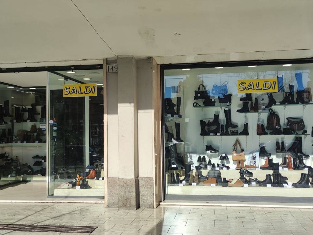 Negozio di calzature viale Nicola Sacco e Bartolomeo Vanzetti 149, Roma, Rif. 108594893 Negozio di calzature viale Nicola Sacco e Bartolomeo Vanzetti 149, Roma, Rif. 108594893