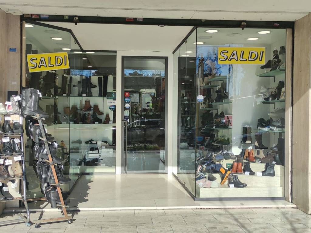 Negozio di calzature viale Nicola Sacco e Bartolomeo Vanzetti 149, Roma, Rif. 108594893 Negozio di calzature viale Nicola Sacco e Bartolomeo Vanzetti 149, Roma, Rif. 108594893