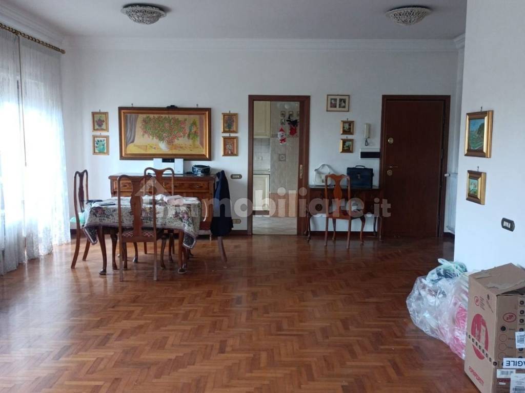 Vendita Appartamento Roma. Quadrilocale in via Elio Chianesi. Posto