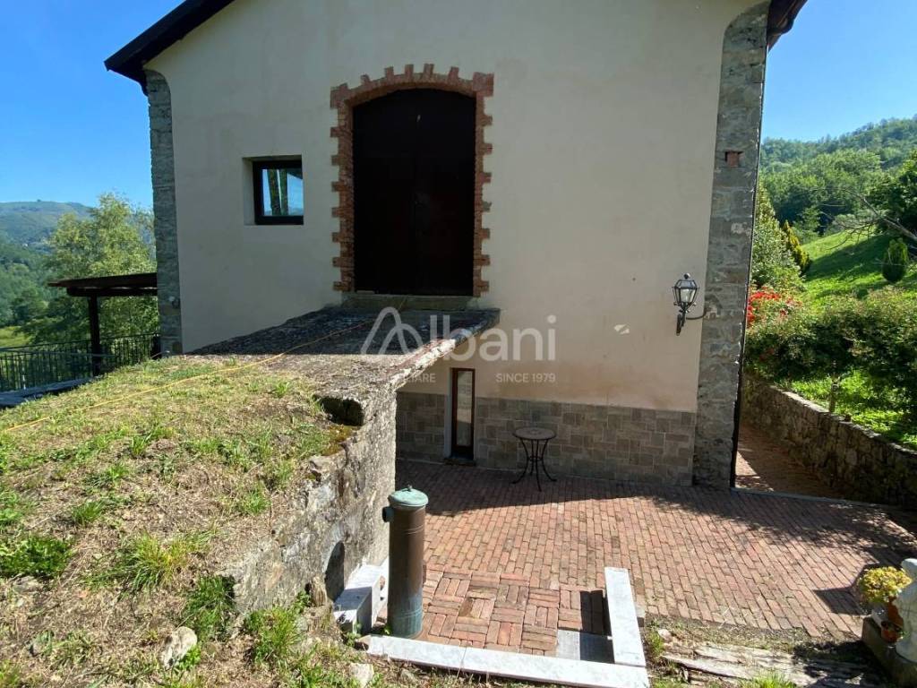 IN363_agriturismo_vendita_varese ligure_piscina_te