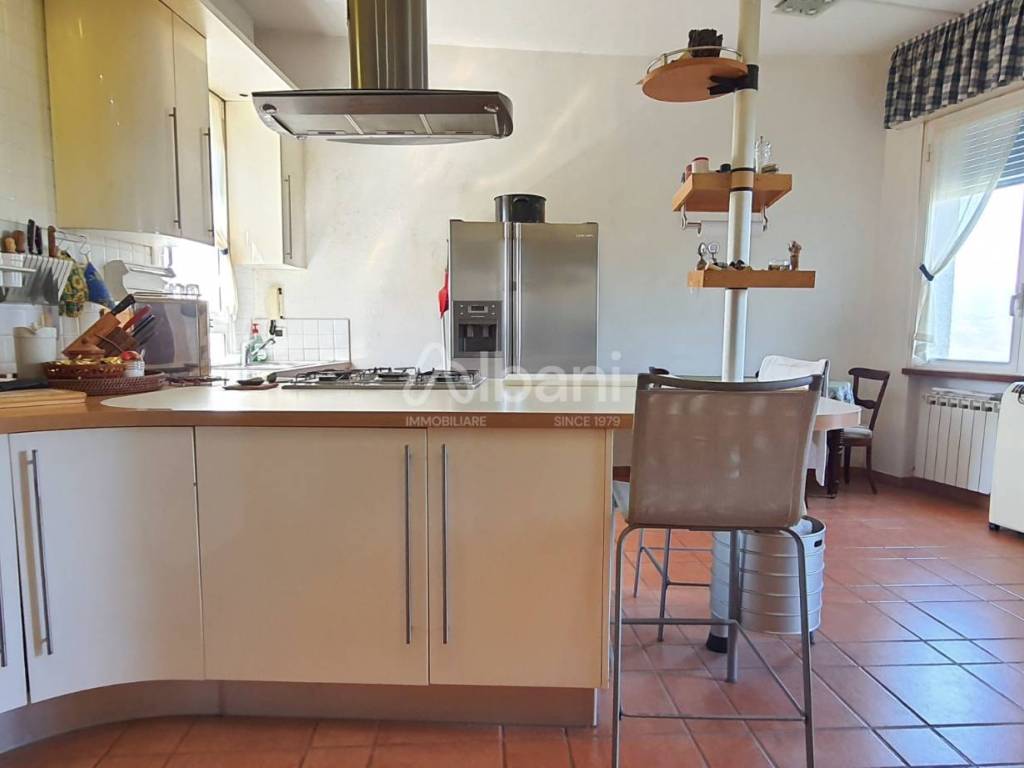 IN347_Villa-indipendente-bifamiliare-con giardino-