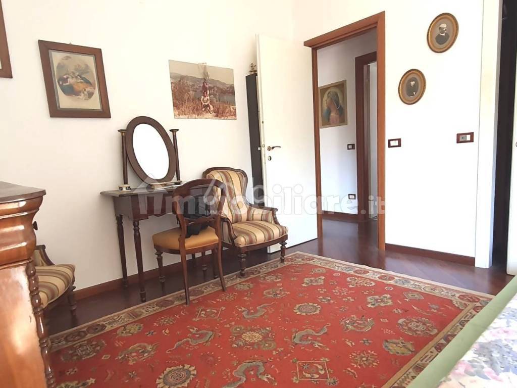 IN347_Villa-indipendente-bifamiliare-con giardino-