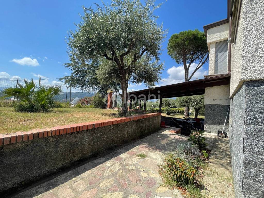 IN347_villa_indipendente_bifamiliare_con giardino 