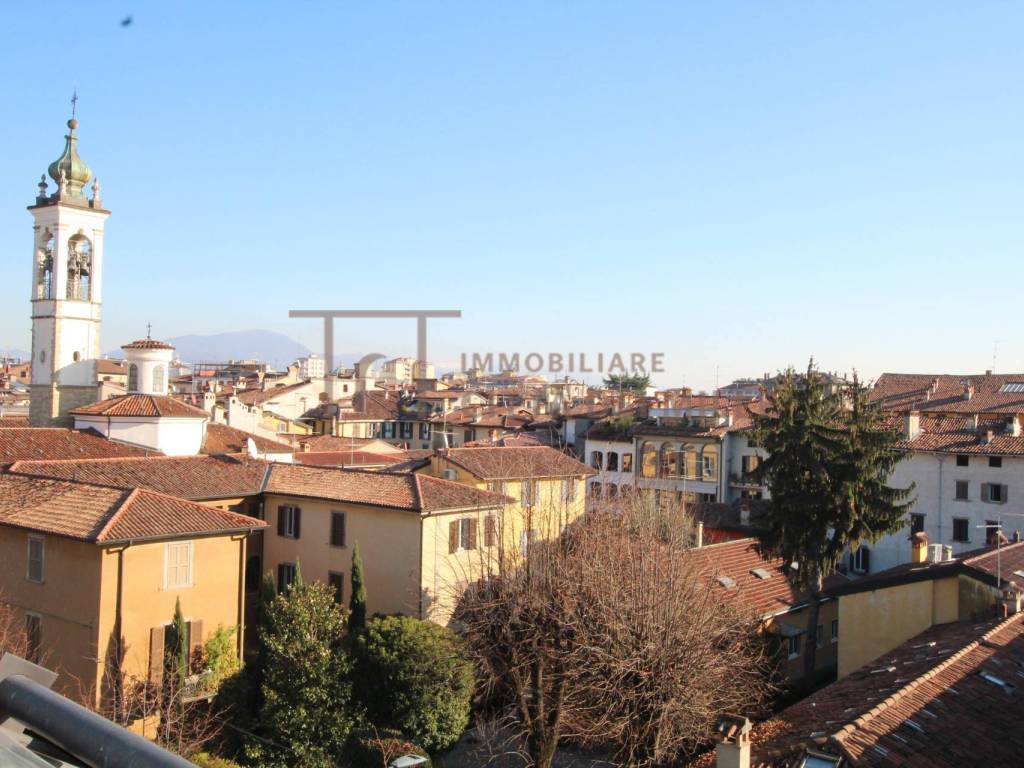 Bergamo Centro attico in vendita.