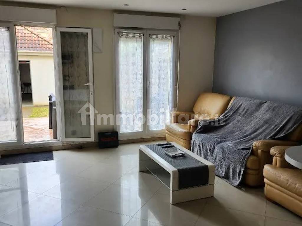 Affitto Terratetto unifamiliare in Avenue de la Division Leclerc Sarcelles. Posto auto, 100 m²