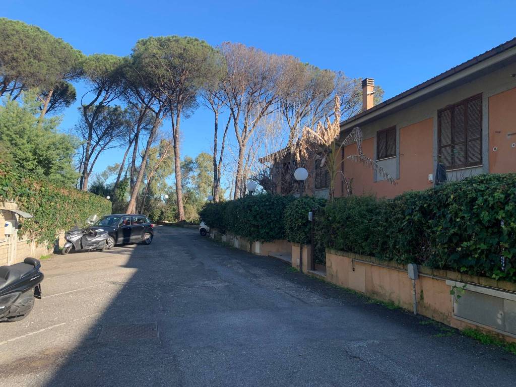 Vendita Appartamento in via Valle della Storta. Roma. Ottimo stato, piano  rialzato, posto auto, con terrazza, riscaldamento autonomo, rif. 108624941