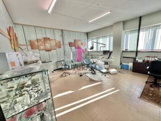 VENDESI UFFICIO 177MQ IN ZONA DI FORTE PASSAGGIO