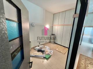 VENDESI UFFICIO 177MQ IN ZONA DI FORTE PASSAGGIO