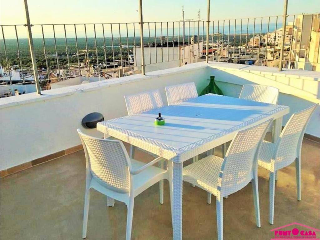 Sale Apartment Ostuni. 2room flat in centro storico. Excellent