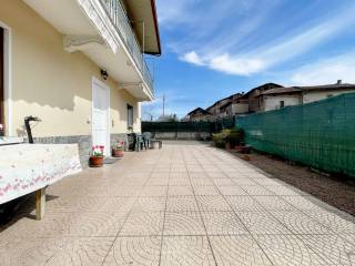 casa vendita bogogno cortile