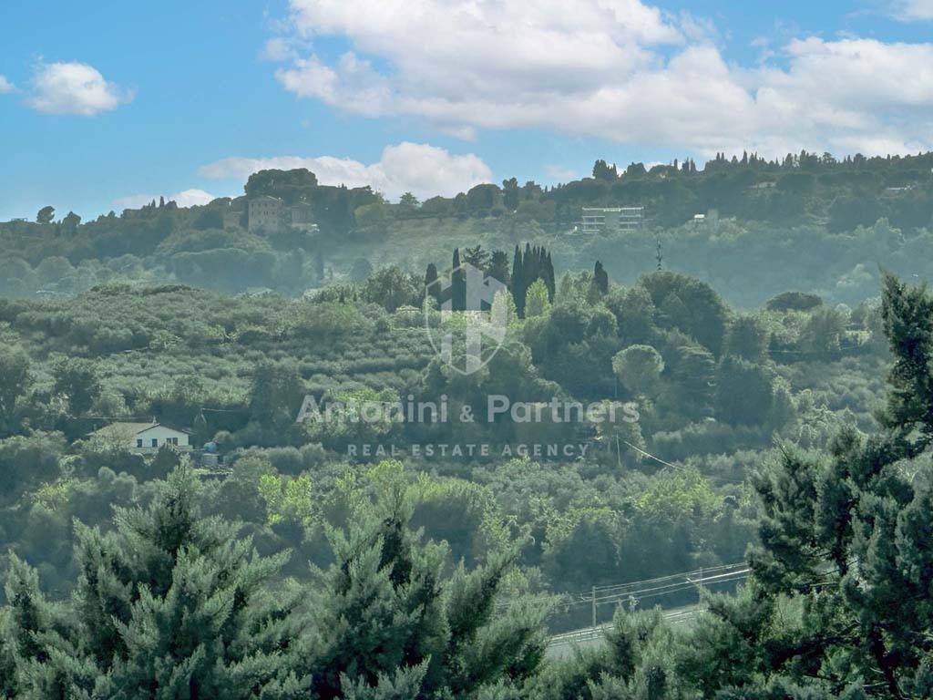 Suggestivo casale ubicato - Perugia - Todi -Lago T