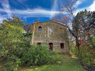 Suggestivo casale ubicato - Perugia - Todi -Lago T