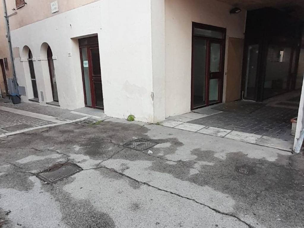 Locale commerciale via san tommaso, centro storico, terni