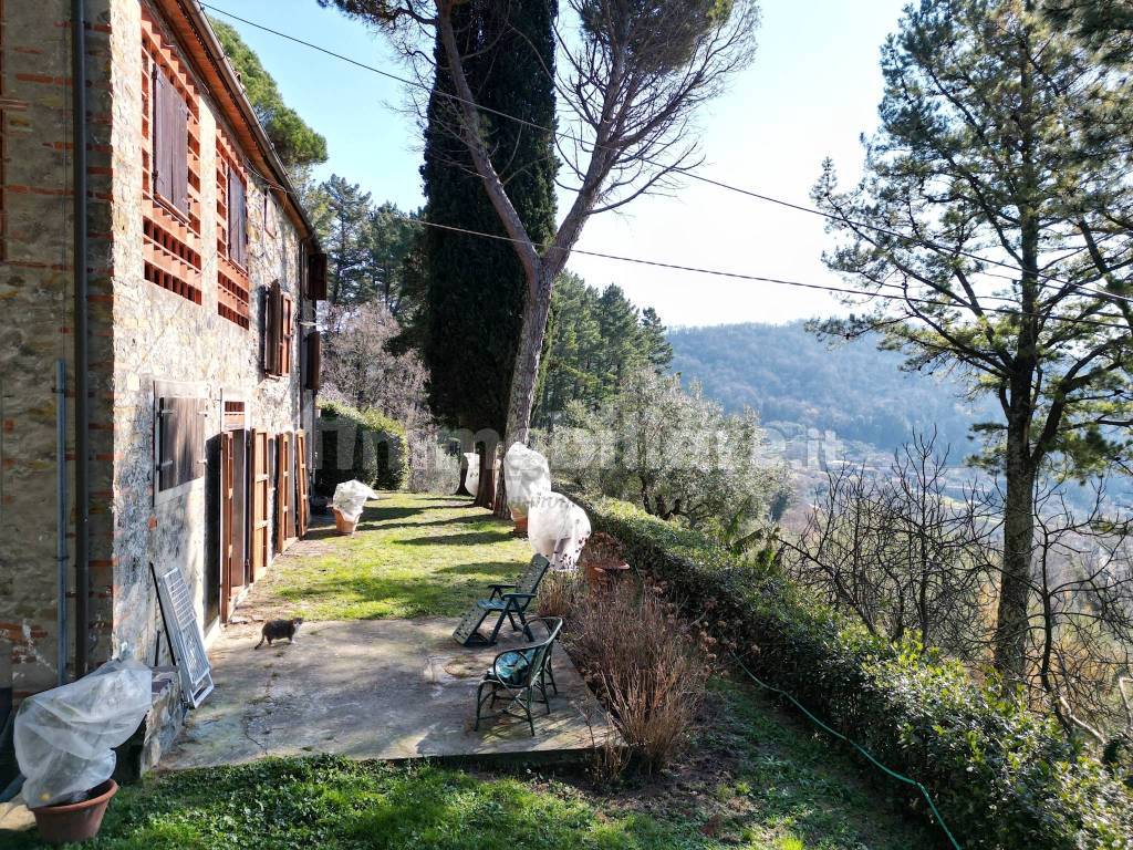 vendesi casa colonica ristrutturata con piscinaDJI