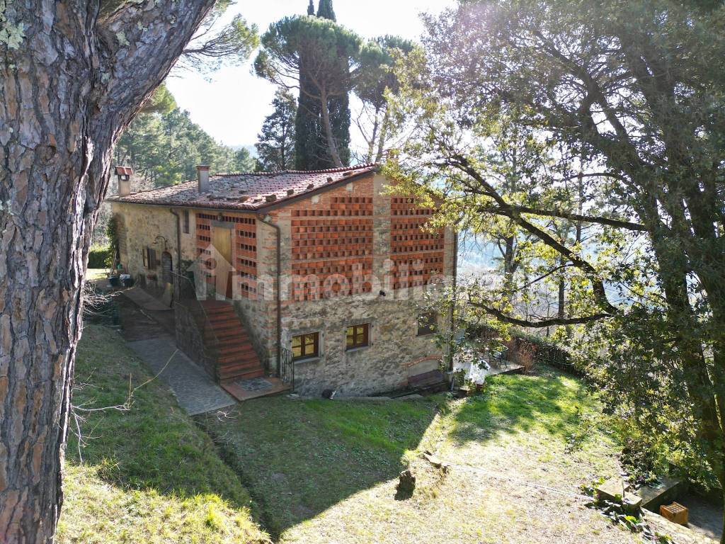 vendesi casa colonica ristrutturata con piscinaDJI