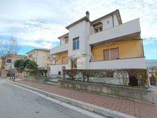 Foto - Vendita Quadrilocale con giardino, Pineto, Litorale Abruzzese