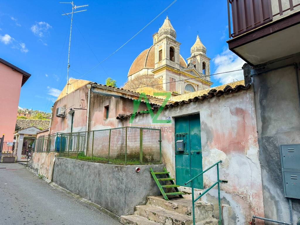 prospetto su strada