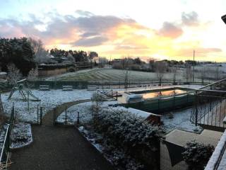 Piscina innevata