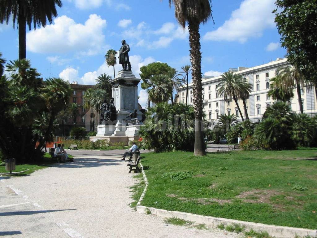 10_2023313192916_Rome_piazza_cavour_20050922.jpg