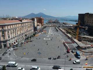 piazza-municipio-napoli-3.jpeg